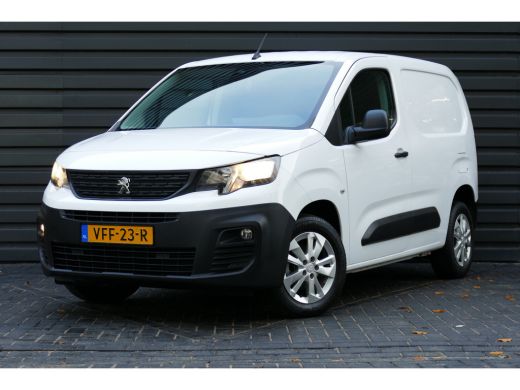 Peugeot Partner 1.6 BLUEHDI 100PK L1H1 ASPHALT / NAVI / AIRCO / PDC / 16"LMV / CAMERA / BLUETOOTH / CRUISECONTROL... Peugeot Partner 1.6 BLUEHDI 100PK L1H1 ASPHALT / NAVI / AIRCO / PDC / 16"LMV / CAMERA / BLUETOOTH / CRUISECONTROL...