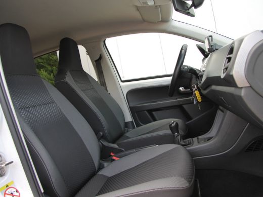 Volkswagen up! 1.0 Active 5drs. Clima | Apps ActivLease financial lease