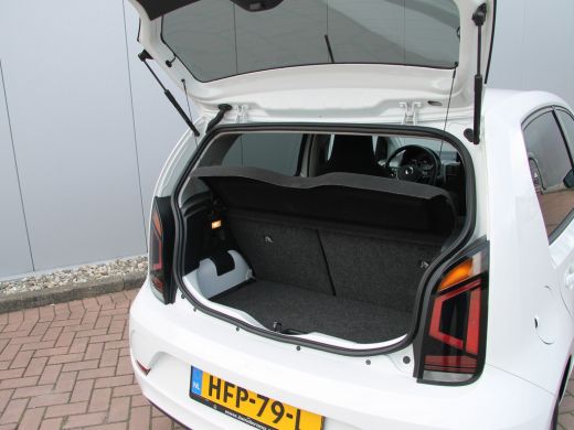 Volkswagen up! 1.0 Active 5drs. Clima | Apps ActivLease financial lease