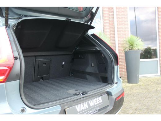 Volvo  XC40 1.5 T3 Momentum Pro | NL auto | Inc btw | LED | Camera | Navi | 18 inch | Half leer | 163 pk | Spotify | Roofrails | NAP | 2 eigenaar | ➡️ ActivLease financial lease