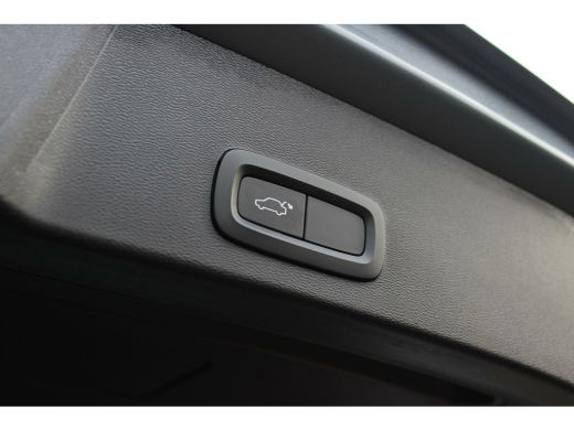 Volvo  XC40 1.5 T3 Momentum Pro | NL auto | Inc btw | LED | Camera | Navi | 18 inch | Half leer | 163 pk | Spotify | Roofrails | NAP | 2 eigenaar | ➡️ ActivLease financial lease