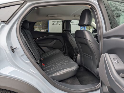 Ford Mustang Standard RWD 75 kWh | Carplay | Camera | Voorruitverw. | *Direct leverbaar ActivLease financial lease