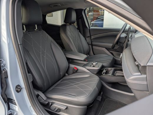 Ford Mustang Standard RWD 75 kWh | Carplay | Camera | Voorruitverw. | *Direct leverbaar ActivLease financial lease