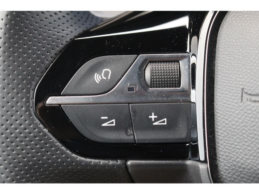 Peugeot 208 1.2 100PK GT | Camera | DAB+ | 3D-Dash | 17'' Lichtmetaal | Clima | Bluetooth | Getint glas | | C... ActivLease financial lease