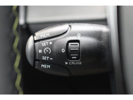 Peugeot 208 1.2 100PK GT | Camera | DAB+ | 3D-Dash | 17'' Lichtmetaal | Clima | Bluetooth | Getint glas | | C... ActivLease financial lease