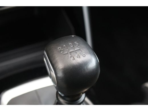 Peugeot 208 1.2 100PK GT | Camera | DAB+ | 3D-Dash | 17'' Lichtmetaal | Clima | Bluetooth | Getint glas | | C... ActivLease financial lease