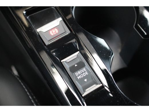 Peugeot 208 1.2 100PK GT | Camera | DAB+ | 3D-Dash | 17'' Lichtmetaal | Clima | Bluetooth | Getint glas | | C... ActivLease financial lease