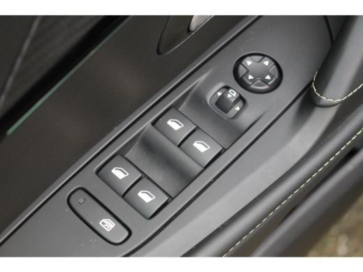 Peugeot 208 1.2 100PK GT | Camera | DAB+ | 3D-Dash | 17'' Lichtmetaal | Clima | Bluetooth | Getint glas | | C... ActivLease financial lease