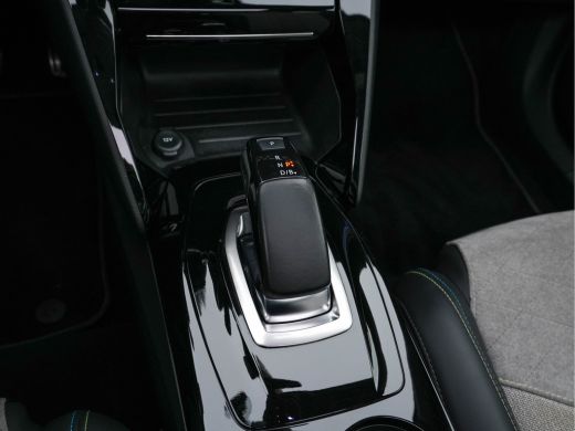 Peugeot e-2008 EV GT 50 kWh (INCL-BTW) Aut. *PANO | ADAPT.CRUISE | DIGI-COCKPIT | FULL-LED | BLIS | KEYLESS | MI... ActivLease financial lease