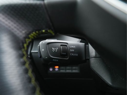 Peugeot e-2008 EV GT 50 kWh (INCL-BTW) Aut. *PANO | ADAPT.CRUISE | DIGI-COCKPIT | FULL-LED | BLIS | KEYLESS | MI... ActivLease financial lease