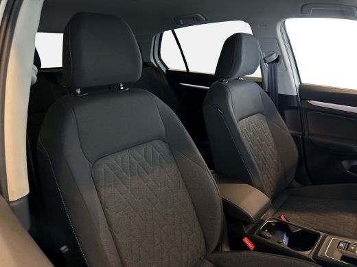Volkswagen Golf 1.5 eTSI 115pk DSG Life Edition | LED Plus | Stoel- en stuurverwarming | Extra getint glas ActivLease financial lease