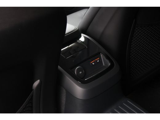 Volvo  V60 2.0 T6 Plug-in hybrid AWD Plus Dark | Adaptive Cruise | BLIS | Camera | Stuur/stoelverwarming | K... ActivLease financial lease