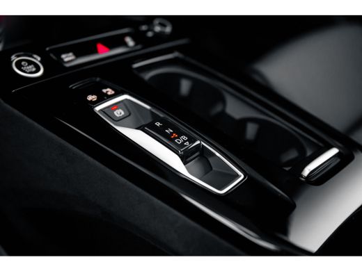 Audi Q6 e-tron S edition 388pk 100 kWh quattro | Panoramadak | Luchtvering | Head up | B&O ActivLease financial lease