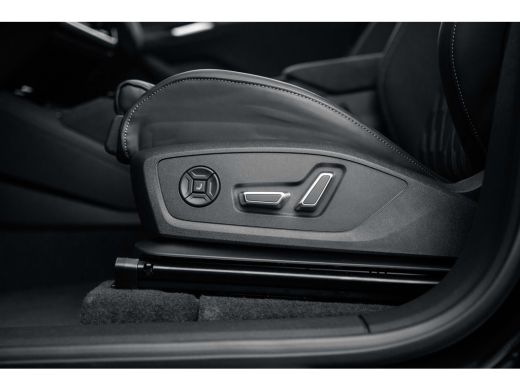 Audi Q6 e-tron S edition 388pk 100 kWh quattro | Panoramadak | Luchtvering | Head up | B&O ActivLease financial lease