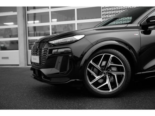 Audi Q6 e-tron S edition 388pk 100 kWh quattro | Panoramadak | Luchtvering | Head up | B&O ActivLease financial lease