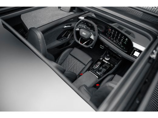 Audi Q6 e-tron S edition 388pk 100 kWh quattro | Panoramadak | Luchtvering | Head up | B&O ActivLease financial lease