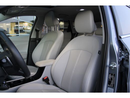 Hyundai KONA Electric Hyundai Premium Sky 65.4 kWh Leder| Panorama dak| grote accu| Als nieuw! | Achterruitverwarming |... ActivLease financial lease