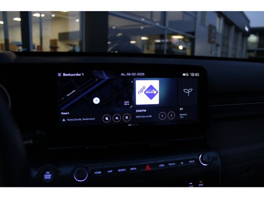 Hyundai KONA Electric Hyundai Premium Sky 65.4 kWh Leder| Panorama dak| grote accu| Als nieuw! | Achterruitverwarming |... ActivLease financial lease
