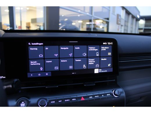 Hyundai KONA Electric Hyundai Premium Sky 65.4 kWh Leder| Panorama dak| grote accu| Als nieuw! | Achterruitverwarming |... ActivLease financial lease