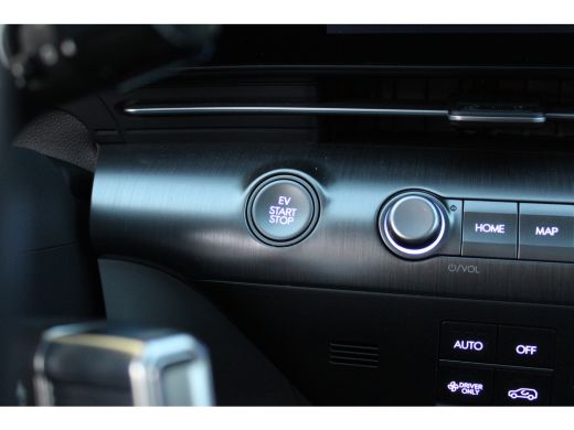 Hyundai KONA Electric Hyundai Premium Sky 65.4 kWh Leder| Panorama dak| grote accu| Als nieuw! | Achterruitverwarming |... ActivLease financial lease