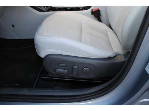 Hyundai KONA Electric Hyundai Premium Sky 65.4 kWh Leder| Panorama dak| grote accu| Als nieuw! | Achterruitverwarming |... ActivLease financial lease