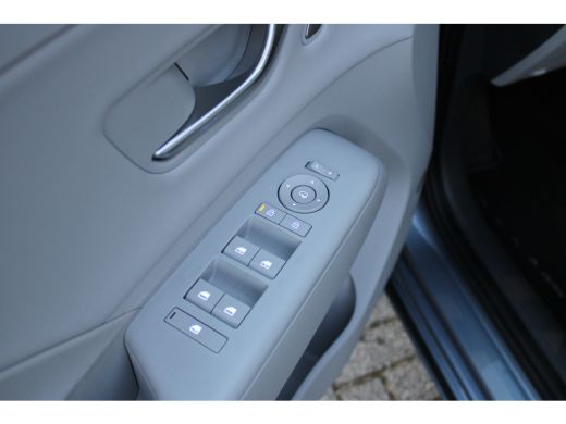 Hyundai KONA Electric Hyundai Premium Sky 65.4 kWh Leder| Panorama dak| grote accu| Als nieuw! | Achterruitverwarming |... ActivLease financial lease