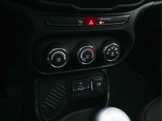Jeep Renegade 1.4 MultiAir Longitude Night-Eagle [ VAN ] *NAVI-FULLMAP | AIRCO | CRUISE | KEYLESS | MICROFIBRE-... ActivLease financial lease