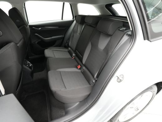 Skoda Octavia Combi 1.5 e-TSI 150pk DSG Business Edition Navigatie Virtual Cockpit Cruise Pdc Acc Carplay 172 ActivLease financial lease