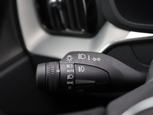 Volvo  XC60 2.0 T6 Plug-in hybrid AWD Plus Dark 350PK Aut. Pano-Schuifdak, Head-Up Display, Keyless, Memory S... ActivLease financial lease