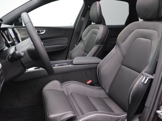Volvo  XC60 2.0 T6 Plug-in hybrid AWD Plus Dark 350PK Aut. Pano-Schuifdak, Head-Up Display, Keyless, Memory S... ActivLease financial lease