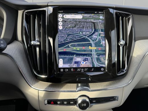 Volvo  XC60 T6 Plug-in hybrid AWD Plus Dark | 21 Inch | Gelaagd Glas | Trekhaak | Leder | Panoramadak | Dynam... ActivLease financial lease