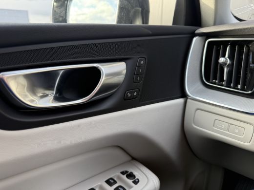 Volvo  XC60 Volvo T6 Plug-in hybrid AWD Plus Dark | 21 Inch | Gelaagd Glas | Trekhaak | Leder | Panoramadak |... ActivLease financial lease