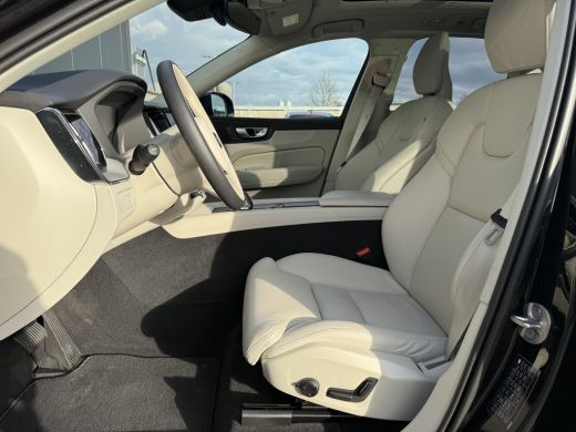 Volvo  XC60 Volvo T6 Plug-in hybrid AWD Plus Dark | 21 Inch | Gelaagd Glas | Trekhaak | Leder | Panoramadak |... ActivLease financial lease