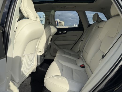 Volvo  XC60 T6 Plug-in hybrid AWD Plus Dark | 21 Inch | Gelaagd Glas | Trekhaak | Leder | Panoramadak | Dynam... ActivLease financial lease