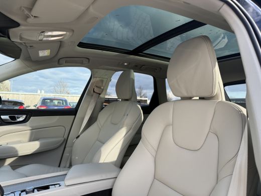Volvo  XC60 Volvo T6 Plug-in hybrid AWD Plus Dark | 21 Inch | Gelaagd Glas | Trekhaak | Leder | Panoramadak |... ActivLease financial lease