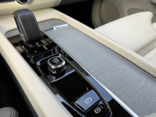 Volvo  XC60 Volvo T6 Plug-in hybrid AWD Plus Dark | 21 Inch | Gelaagd Glas | Trekhaak | Leder | Panoramadak |... ActivLease financial lease