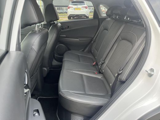Hyundai KONA 1.6 GDI HEV Premium | All-in prijs | 3 JAAR GARANTIE | Navigatie | Parkeersensoren ActivLease financial lease