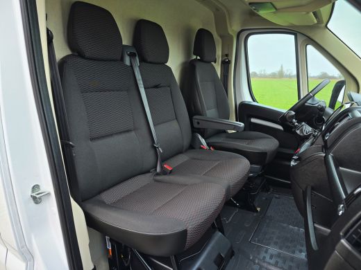 Peugeot Boxer 2.2 BlueHDi 140 L2 H2 3.5t - 140 Pk - Euro 6 - Navi - Climate Control - Cruise Control ActivLease financial lease