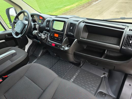 Peugeot Boxer 2.2 BlueHDi 140 L2 H2 3.5t - 140 Pk - Euro 6 - Navi - Climate Control - Cruise Control ActivLease financial lease