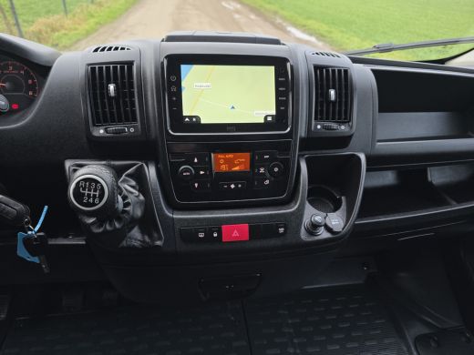 Peugeot Boxer 2.2 BlueHDi 140 L2 H2 3.5t - 140 Pk - Euro 6 - Navi - Climate Control - Cruise Control ActivLease financial lease