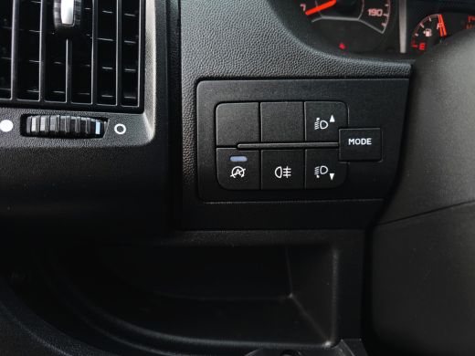 Peugeot Boxer 2.2 BlueHDi 140 L2 H2 3.5t - 140 Pk - Euro 6 - Navi - Climate Control - Cruise Control ActivLease financial lease