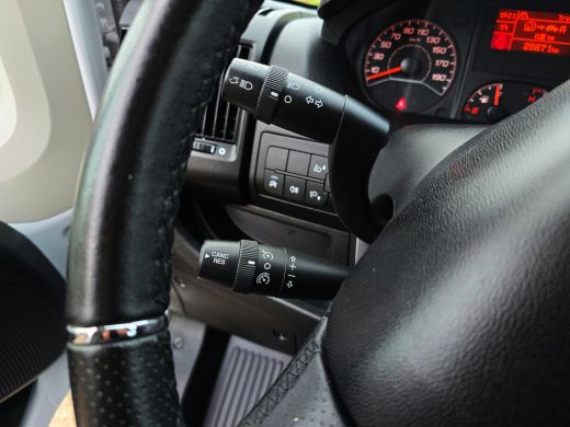Peugeot Boxer 2.2 BlueHDi 140 L2 H2 3.5t - 140 Pk - Euro 6 - Navi - Climate Control - Cruise Control ActivLease financial lease