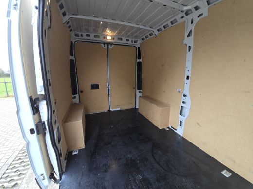 Peugeot Boxer 2.2 BlueHDi 140 L2 H2 3.5t - 140 Pk - Euro 6 - Navi - Climate Control - Cruise Control ActivLease financial lease