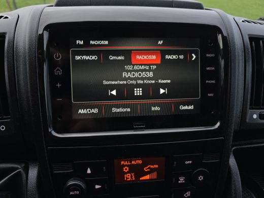 Peugeot Boxer 2.2 BlueHDi 140 L2 H2 3.5t - 140 Pk - Euro 6 - Navi - Climate Control - Cruise Control ActivLease financial lease
