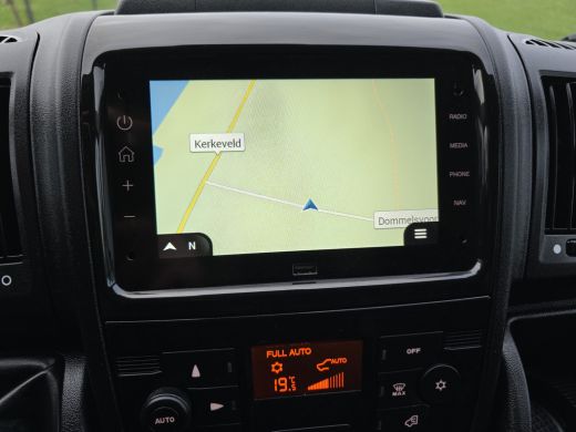 Peugeot Boxer 2.2 BlueHDi 140 L2 H2 3.5t - 140 Pk - Euro 6 - Navi - Climate Control - Cruise Control ActivLease financial lease