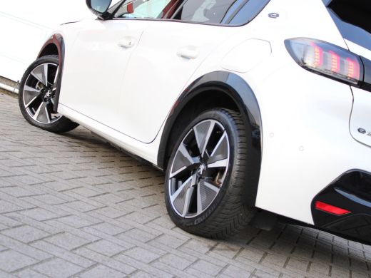 Peugeot e-208 EV GT 350 50 kWh NL AUTO | PANO | CAMERA | ActivLease financial lease