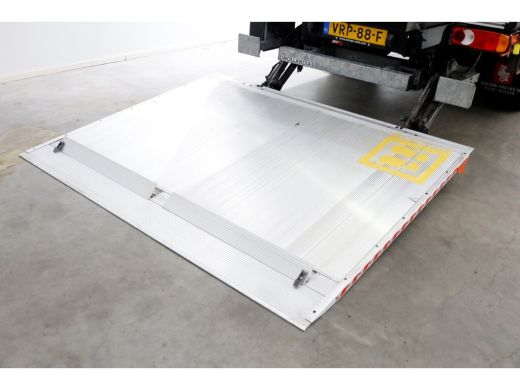 Renault Master T35 2.3 dCi 165pk Bakwagen met laadklep 1000kg en zijdeur H235cm 08-2022 ActivLease financial lease