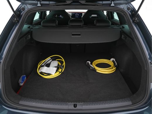 Seat Leon Sportstourer 1.4 e-Hybrid VZ Adrenaline (INCL-BTW) Aut. *FULL-LED | DIGI-COCKPIT | ADAPTIVE-CRUISE | 1/2-LEATH... ActivLease financial lease