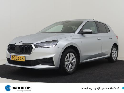 Skoda Fabia 1.0 MPI Ambition 81pk | Navi via app | Cruise control | App connect | Privacy glass | Led koplamp... Skoda Fabia 1.0 MPI Ambition 81pk | Navi via app | Cruise control | App connect | Privacy glass | Led koplamp...