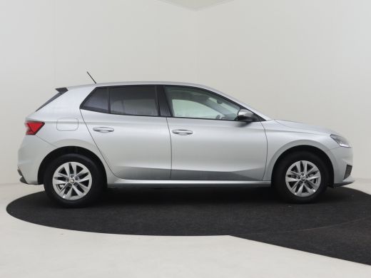 Skoda Fabia 1.0 MPI Ambition 81pk | Navi via app | Cruise control | App connect | Privacy glass | Led koplamp... ActivLease financial lease